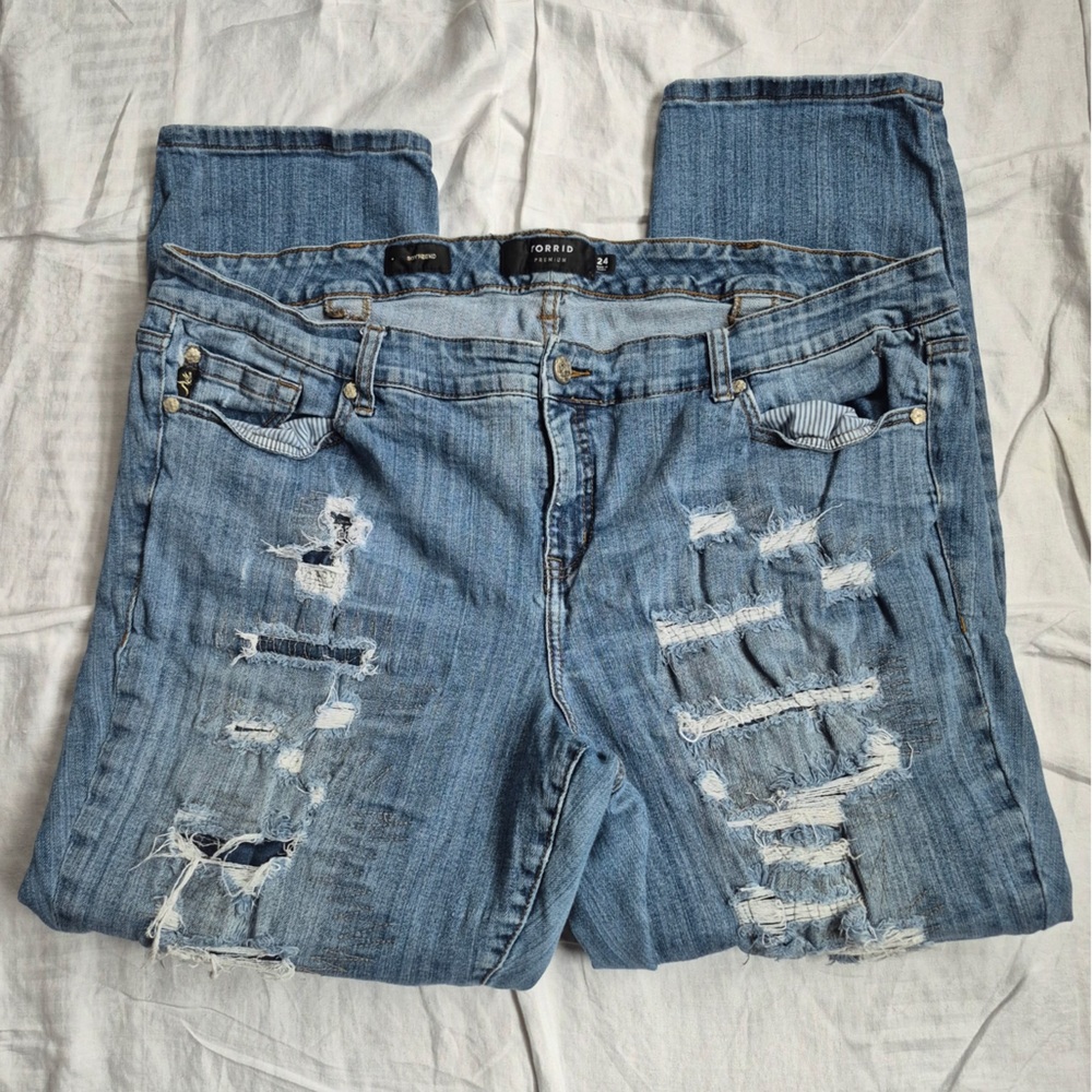 Torrid Premium Boyfriend Straight Mid Rise Jeans Size 24 Distressed GUC
